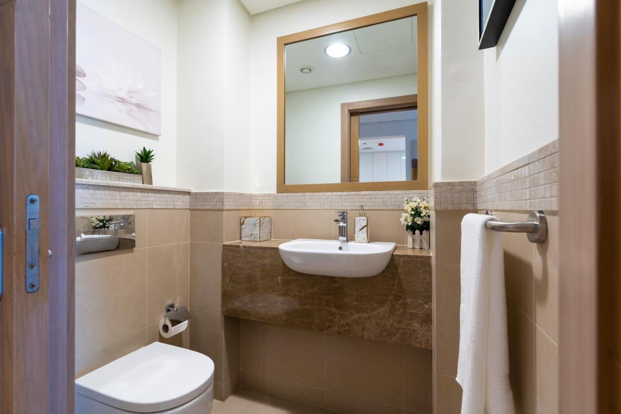 Prestige Living 1Br With Full Burj Khalifa View By Auberge ドバイ エクステリア 写真