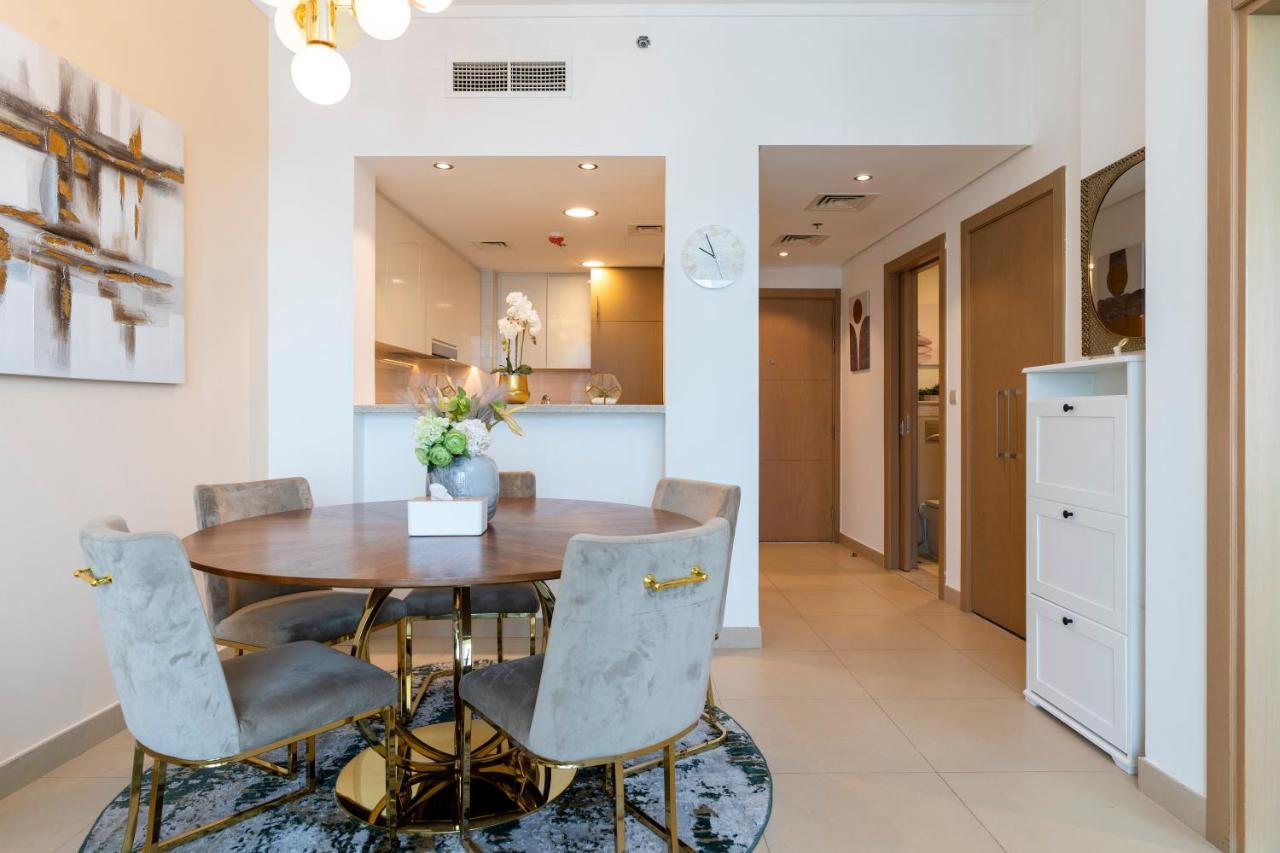 Prestige Living 1Br With Full Burj Khalifa View By Auberge ドバイ エクステリア 写真